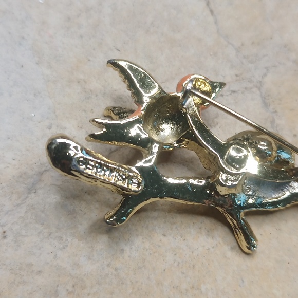 Vintage Brooch Gold tone orange bird on a branch with egg nest - Picture 8 of 8